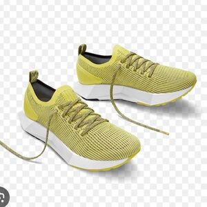 women’s try flyers- buoyant yellow blizzard